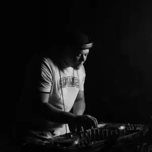 DJ FeezoL – Back 2 Back Mix Ft. DJ Drew